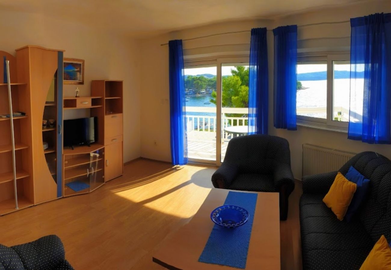 Appartement à Trogir - Appartement dans Trogir avec vue mer, Balcon, Climatisation, WIFI (4786-1)