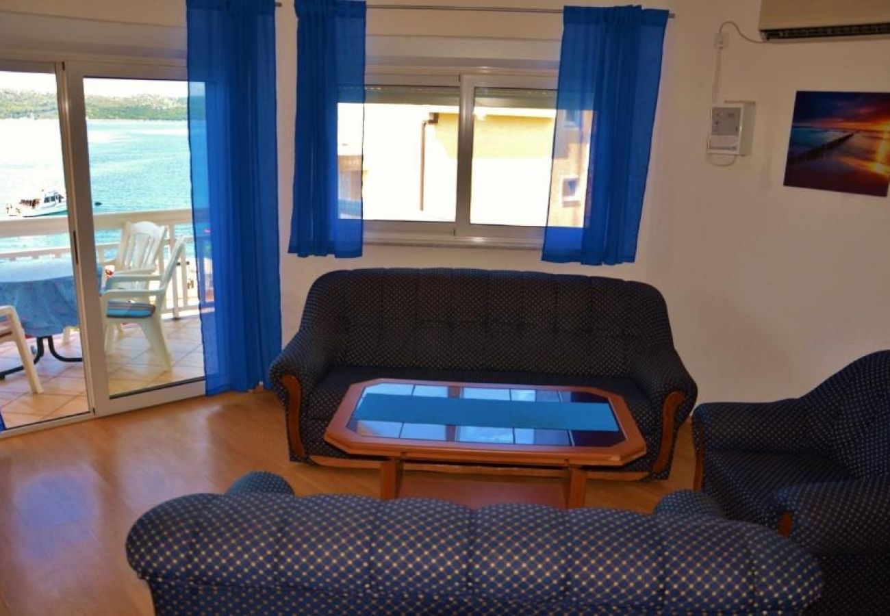 Appartement à Trogir - Appartement dans Trogir avec vue mer, Balcon, Climatisation, WIFI (4786-1)