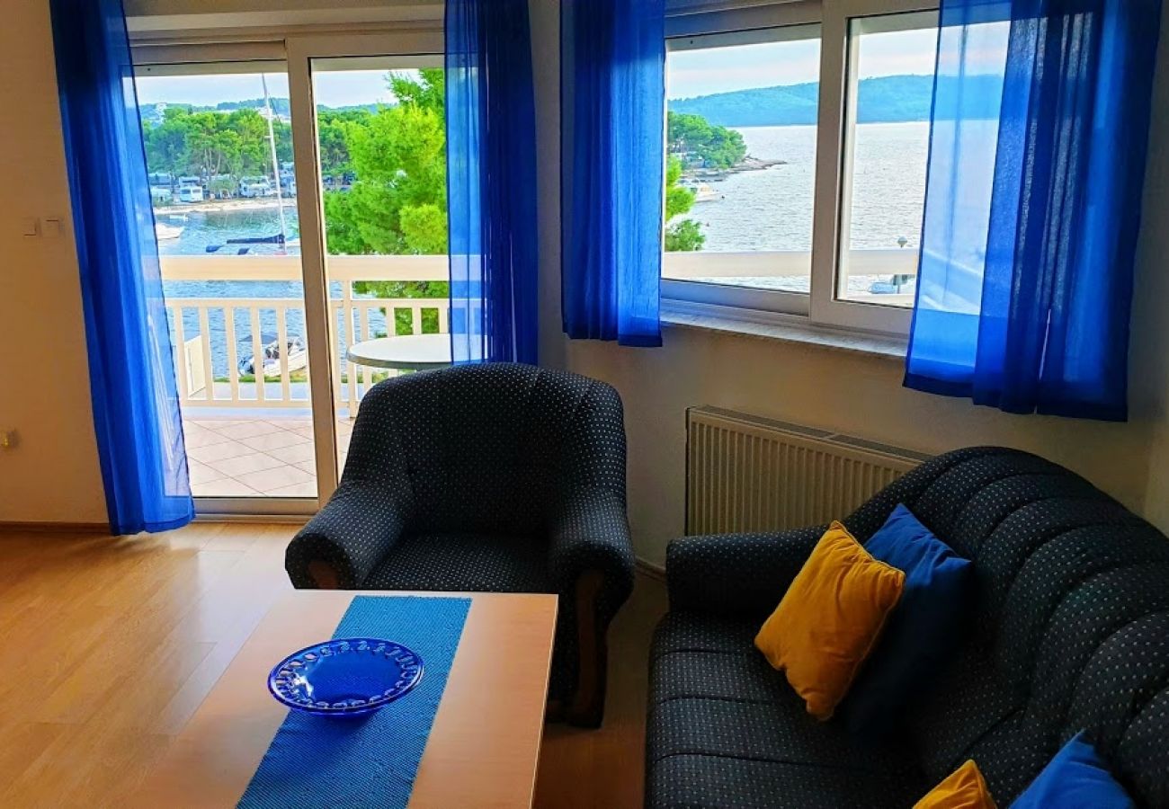 Appartement à Trogir - Appartement dans Trogir avec vue mer, Balcon, Climatisation, WIFI (4786-1)