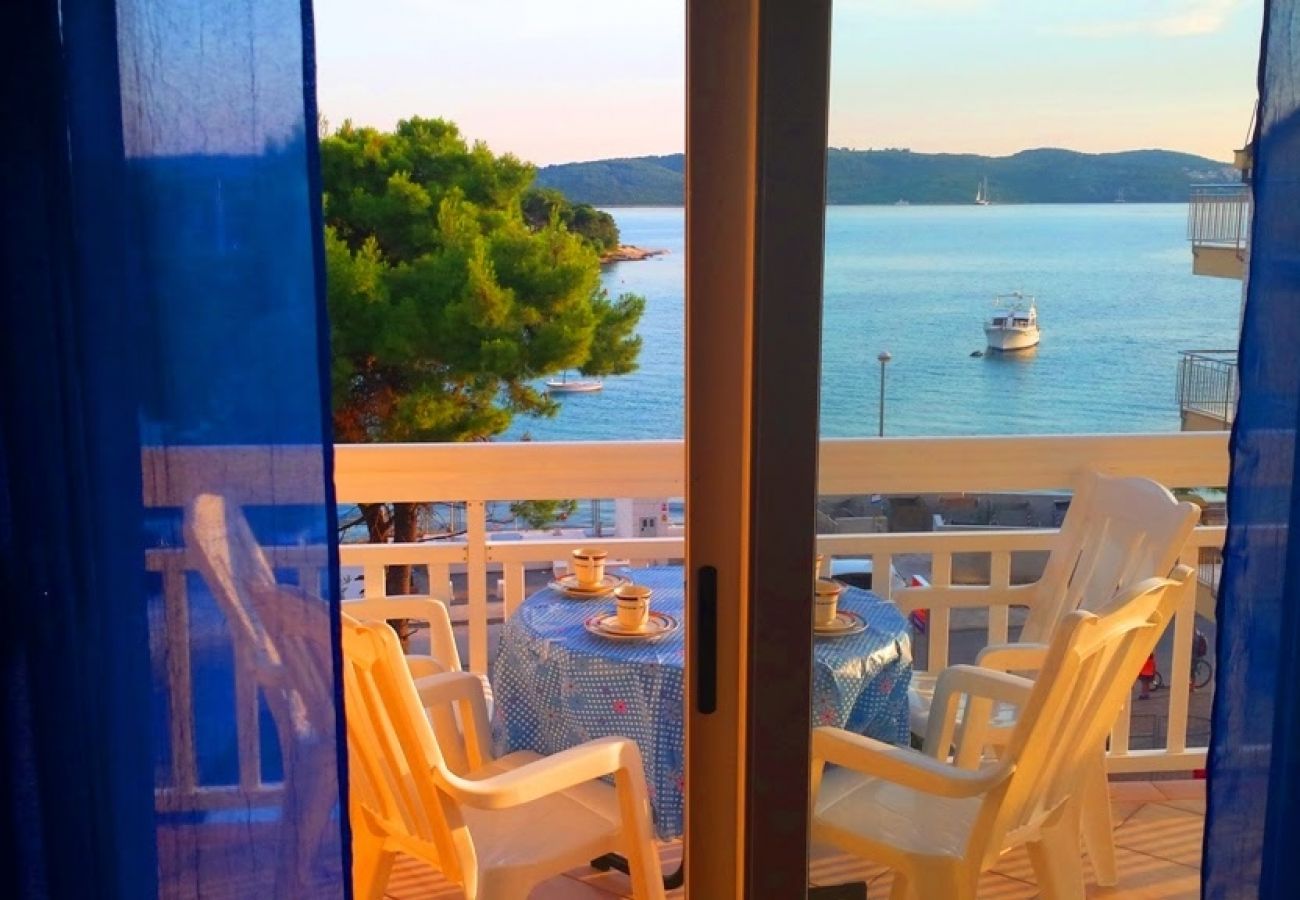 Appartement à Trogir - Appartement dans Trogir avec vue mer, Balcon, Climatisation, WIFI (4786-1)