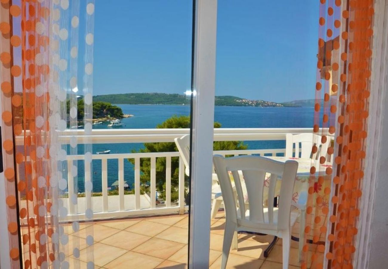 Appartement à Trogir - Appartement dans Trogir avec vue mer, Balcon, Climatisation, WIFI (4786-2)