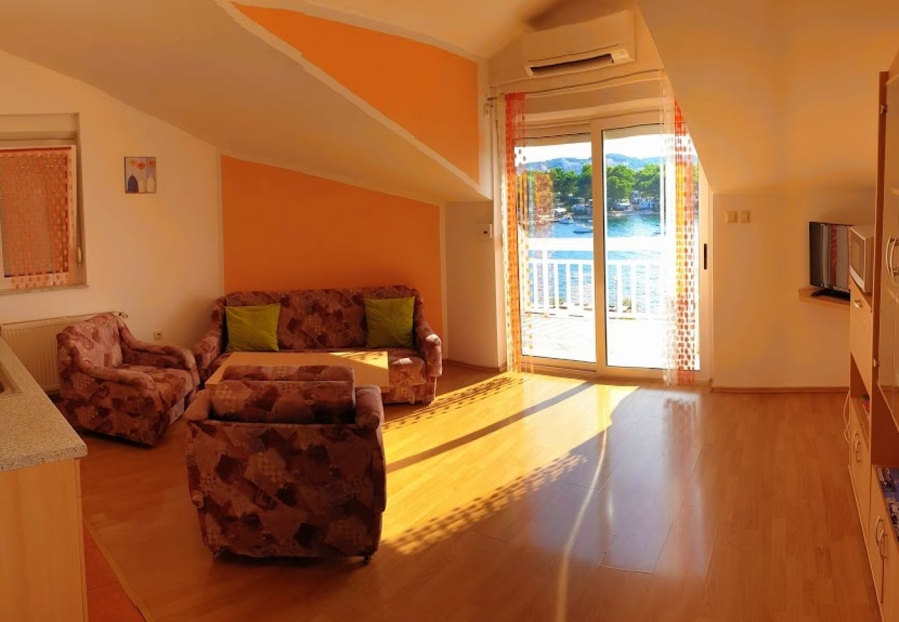 Appartement à Trogir - Appartement dans Trogir avec vue mer, Balcon, Climatisation, WIFI (4786-2)