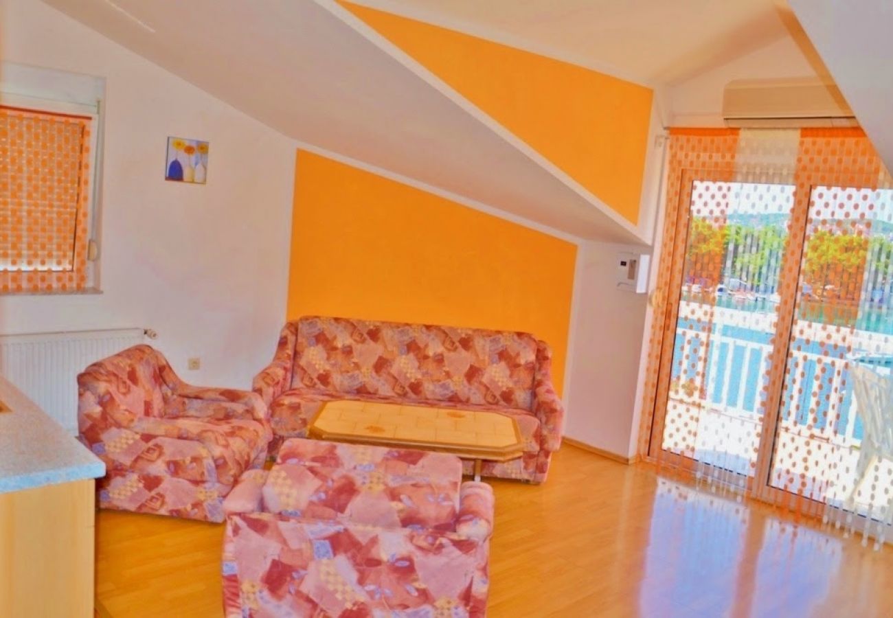 Appartement à Trogir - Appartement dans Trogir avec vue mer, Balcon, Climatisation, WIFI (4786-2)