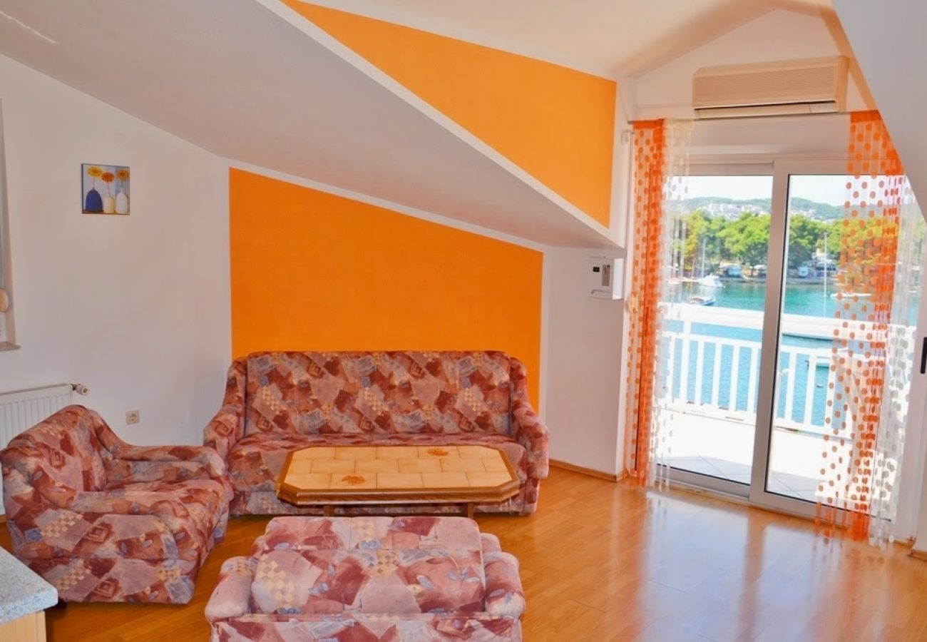 Appartement à Trogir - Appartement dans Trogir avec vue mer, Balcon, Climatisation, WIFI (4786-2)