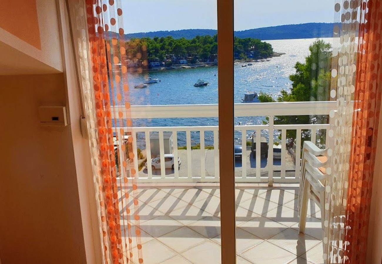 Appartement à Trogir - Appartement dans Trogir avec vue mer, Balcon, Climatisation, WIFI (4786-2)