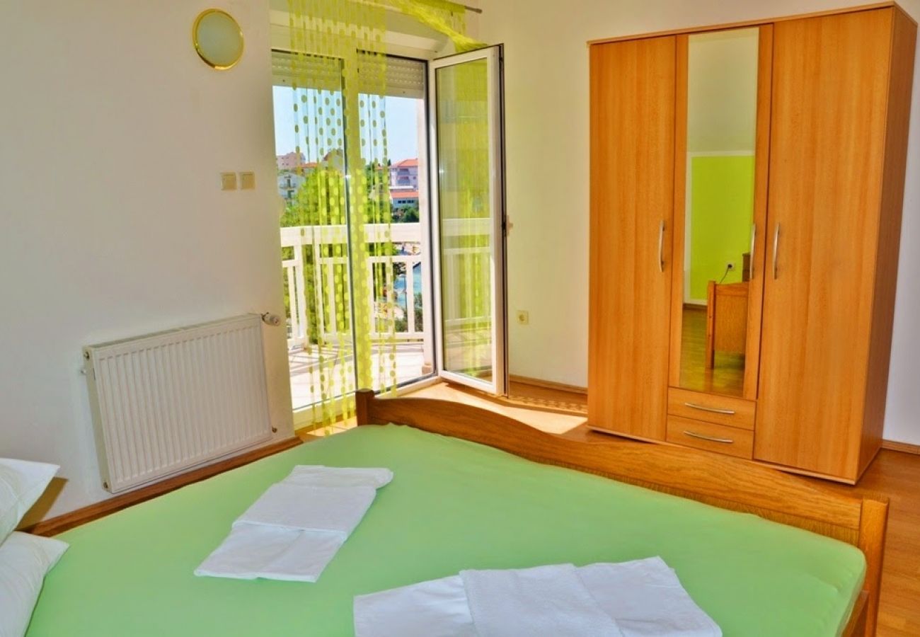 Appartement à Trogir - Appartement dans Trogir avec vue mer, Balcon, Climatisation, WIFI (4786-2)