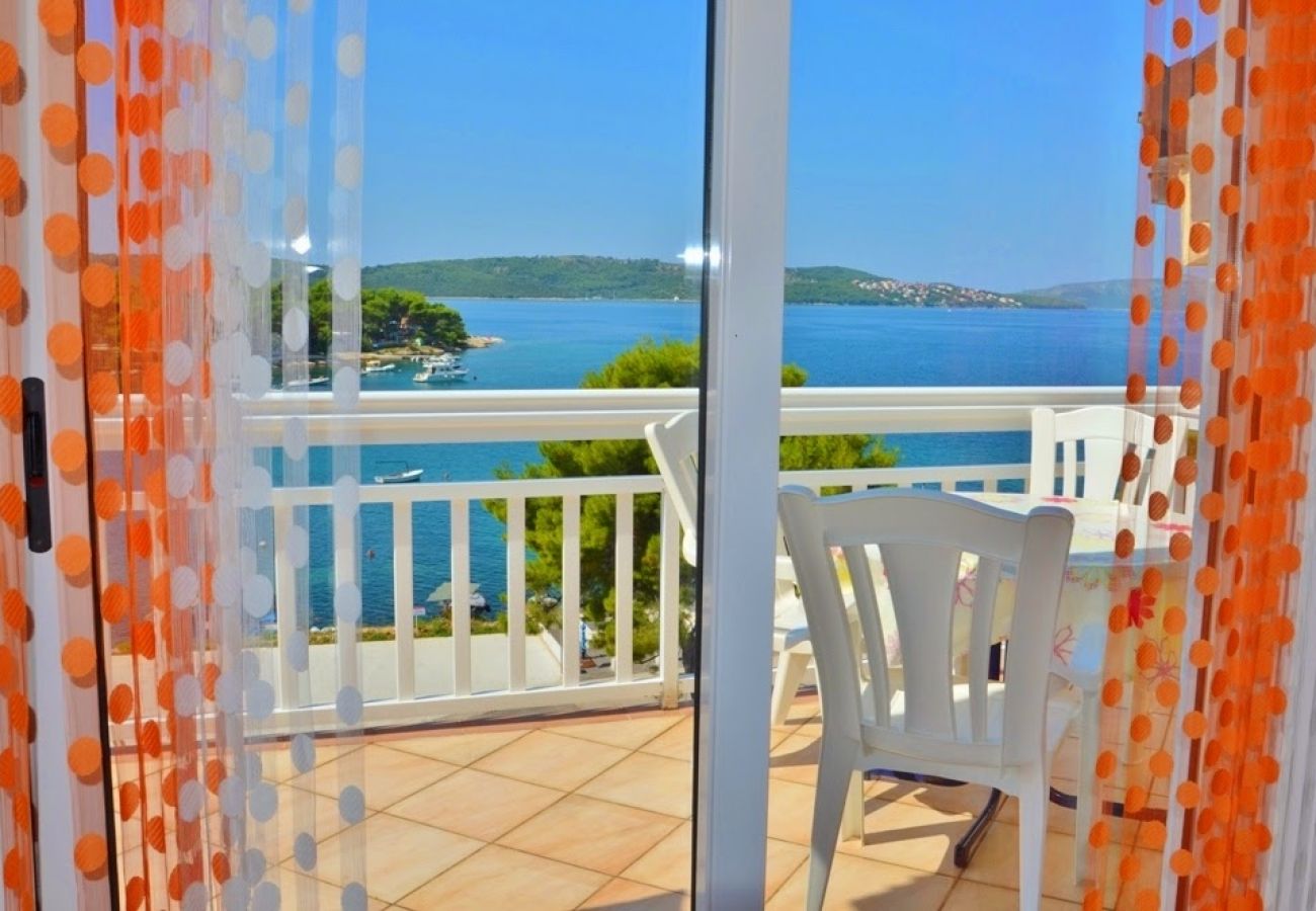 Appartement à Trogir - Appartement dans Trogir avec vue mer, Balcon, Climatisation, WIFI (4786-2)