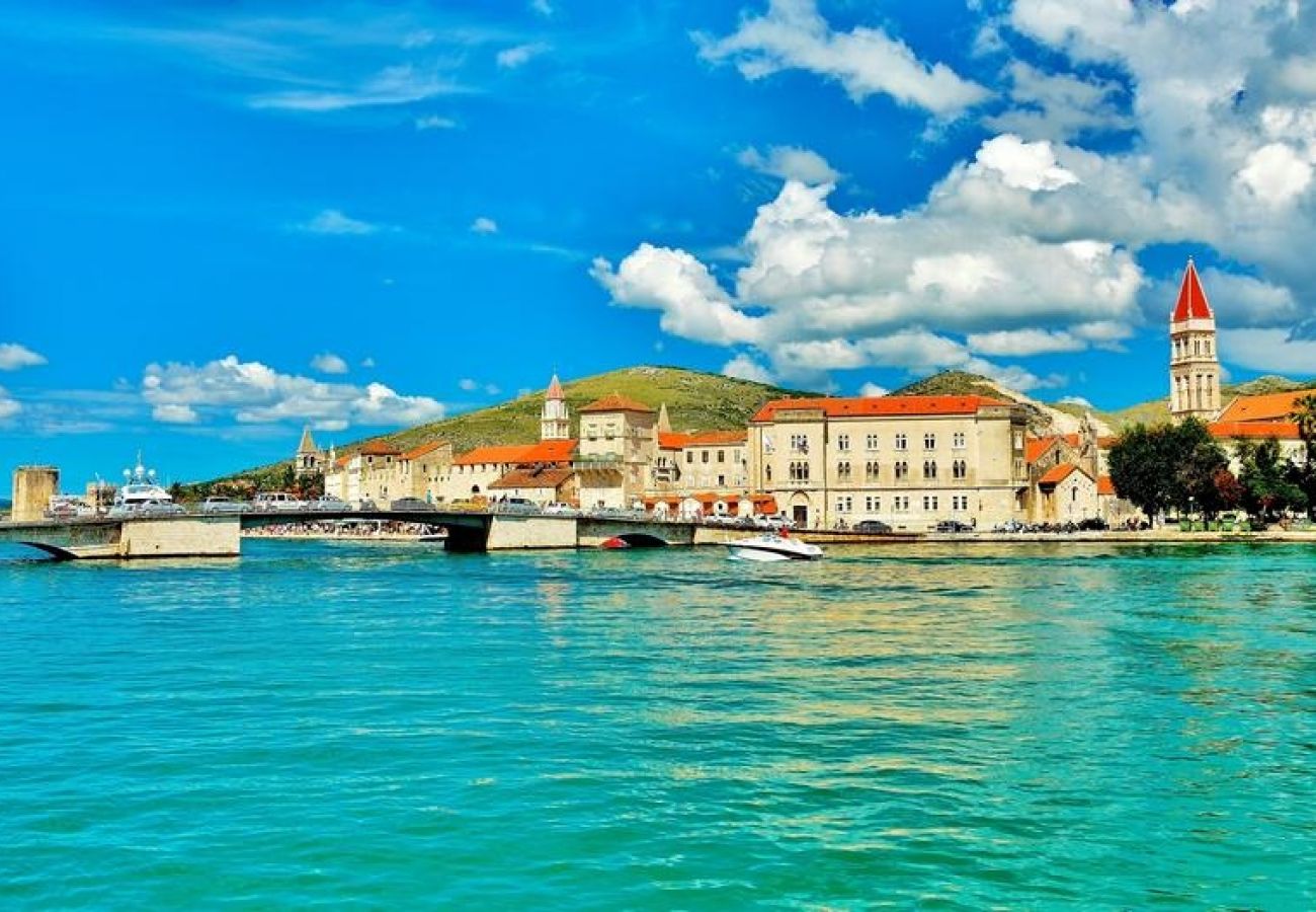 Appartement à Trogir - Appartement dans Trogir avec vue mer, Balcon, Climatisation, WIFI (4786-2)