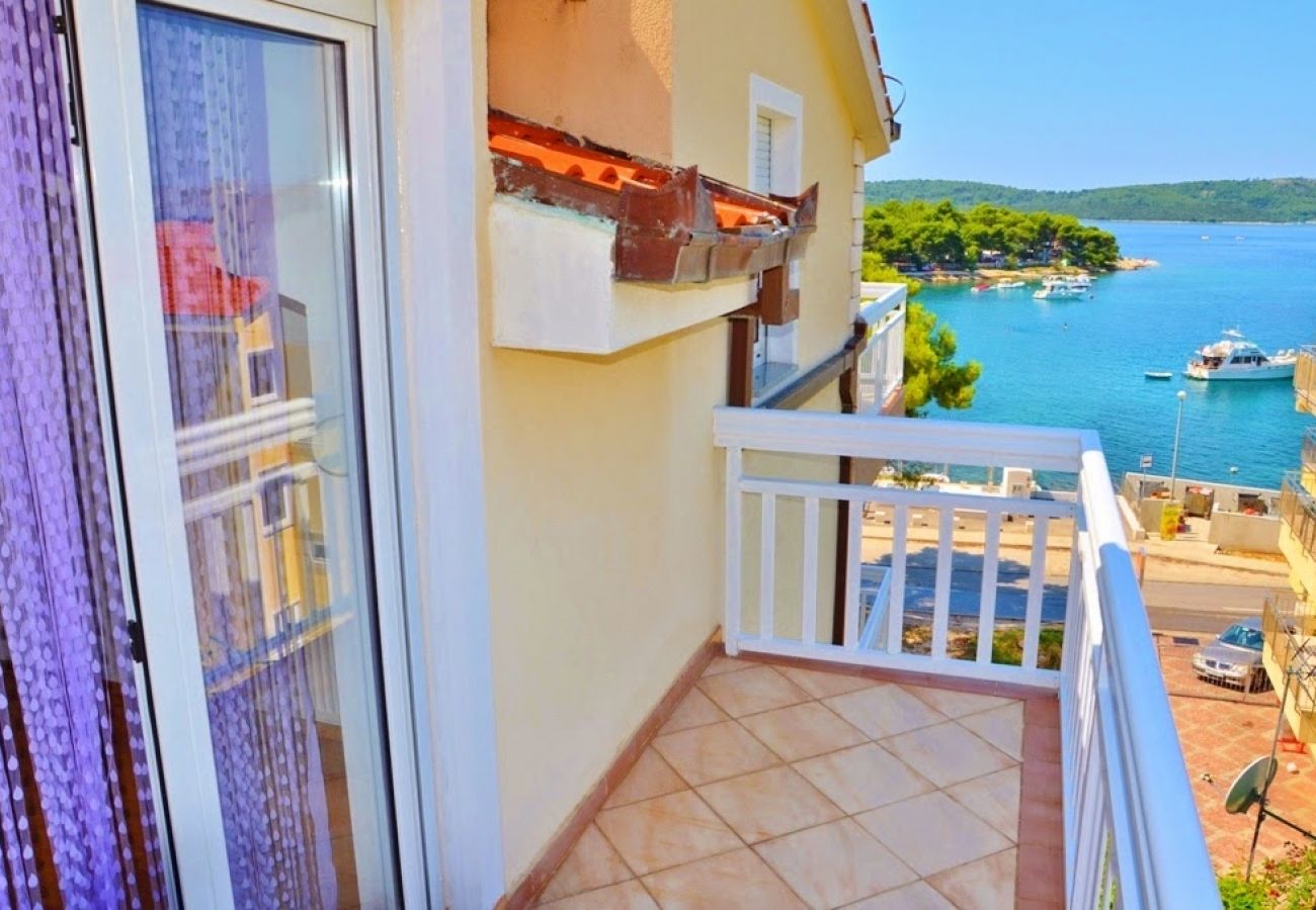 Appartement à Trogir - Appartement dans Trogir avec vue mer, Balcon, Climatisation, WIFI (4786-3)