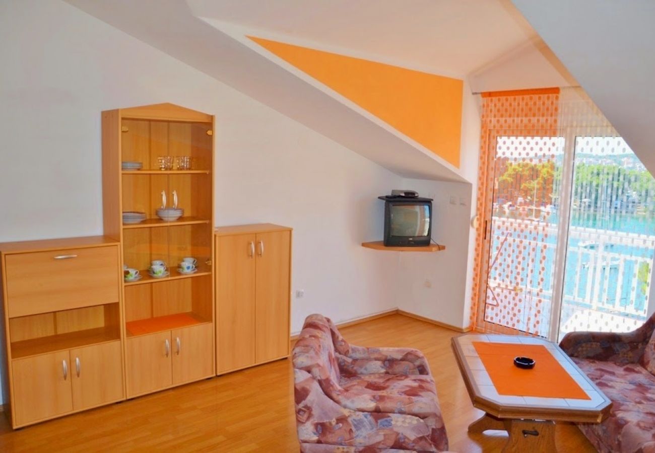 Appartement à Trogir - Appartement dans Trogir avec vue mer, Balcon, Climatisation, WIFI (4786-3)