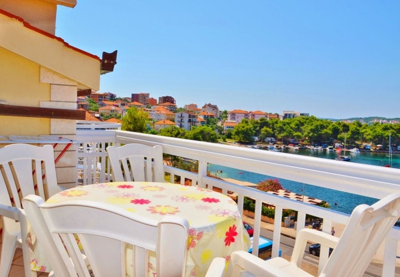 Appartement à Trogir - Appartement dans Trogir avec vue mer, Balcon, Climatisation, WIFI (4786-3)