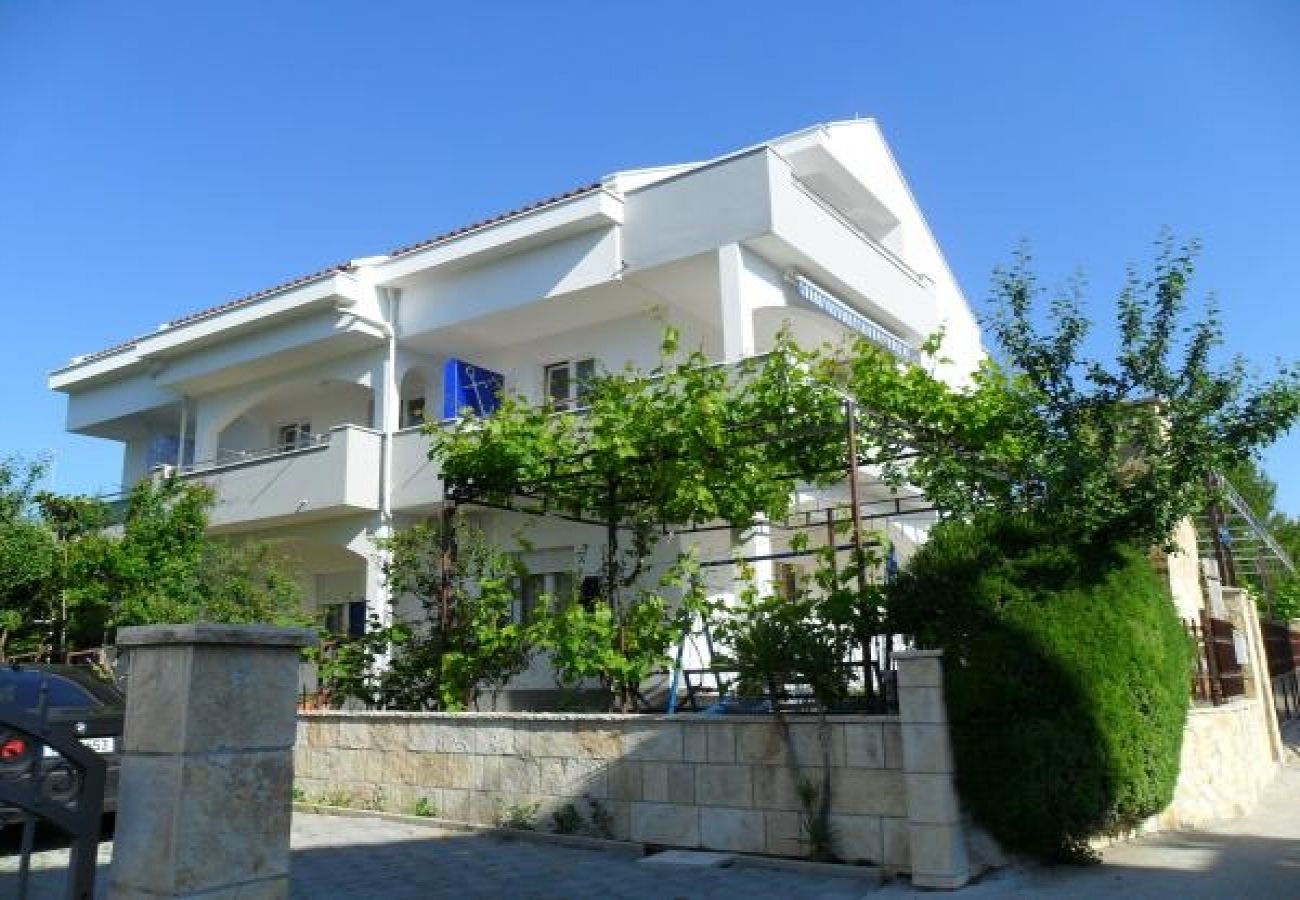 Appartement à Okrug Gornji - Appartement dans Okrug Gornji avec vue mer, terrasse, Climatisation, WIFI (4790-2)