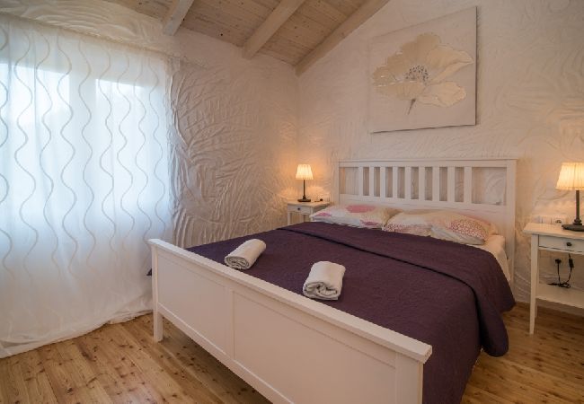 Maison à Vrbnik - Maison de vacances dans Vrbnik avec terrasse, Climatisation, WIFI, Machine à laver (4770-1) Maison à Vrbnik - Maison de vacances dans Vrbnik avec terrasse, Climatisation, WIFI, Machine à laver (4770-1)
