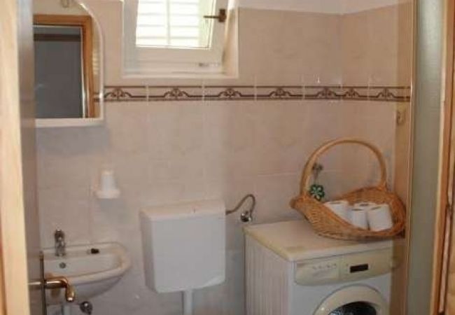 Appartement à Pirovac - Appartement dans Pirovac avec terrasse, Climatisation, WIFI, Machine à laver (4793-1) Appartement à Pirovac - Appartement dans Pirovac avec terrasse, Climatisation, WIFI, Machine à laver (4793-1)