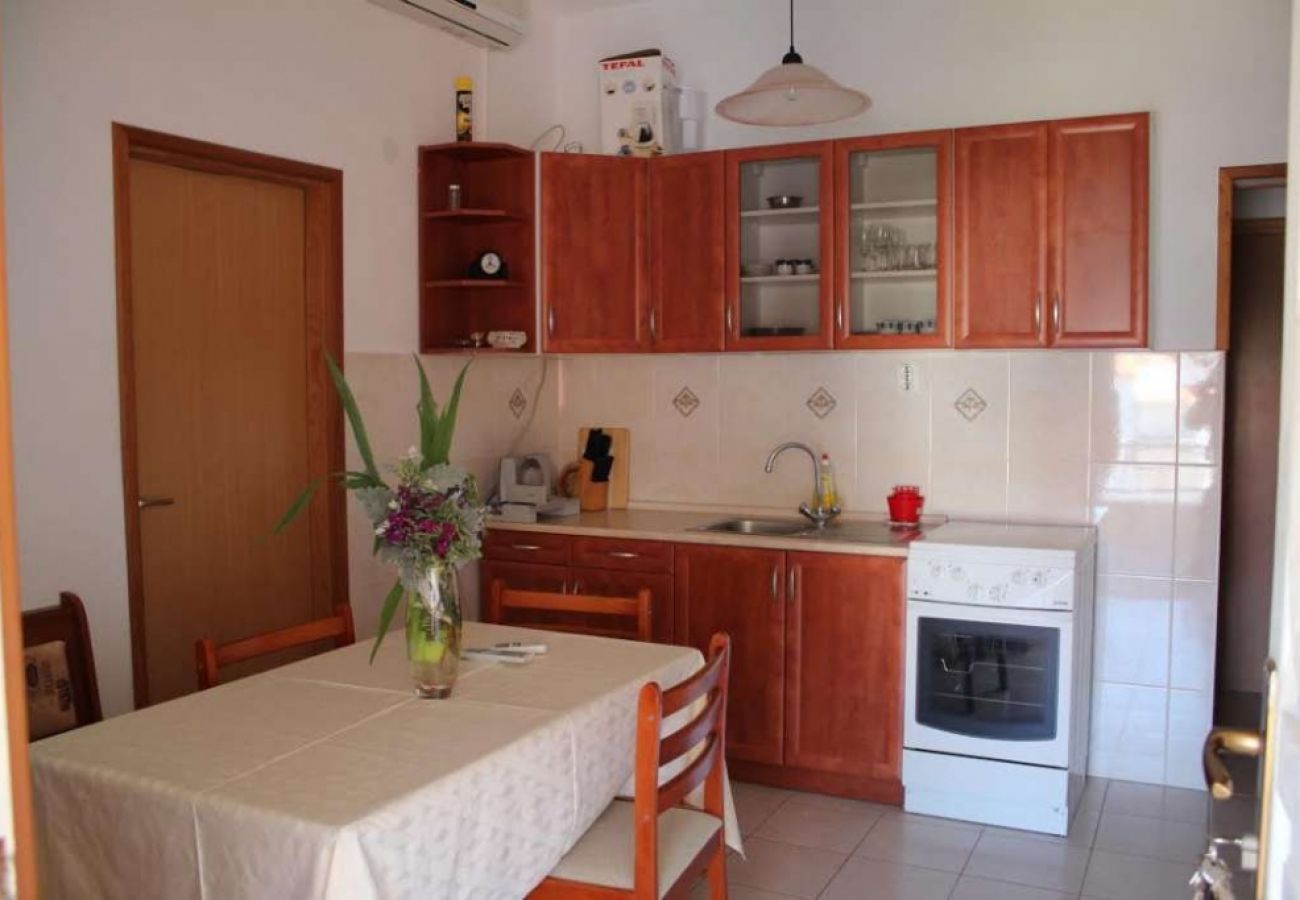 Appartement à Pirovac - Appartement dans Pirovac avec terrasse, Climatisation, WIFI, Machine à laver (4793-1)