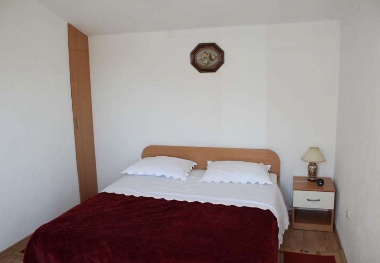 Appartement à Pirovac - Appartement dans Pirovac avec terrasse, Climatisation, WIFI, Machine à laver (4793-1)