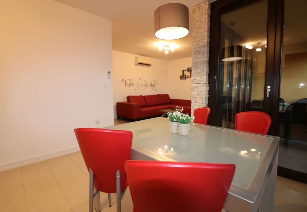 Appartement à Porec - Appartement dans Poreč avec Balcon, Climatisation, Machine à laver (4400-11)