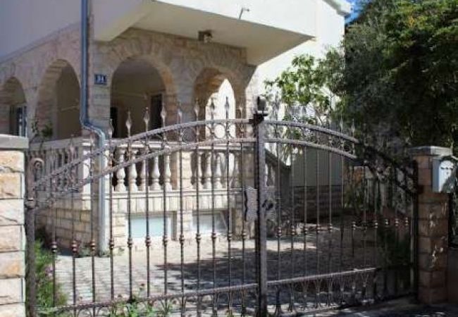 Appartement à Pirovac - Appartement dans Pirovac avec terrasse, Climatisation, WIFI, Machine à laver (4793-3) Appartement à Pirovac - Appartement dans Pirovac avec terrasse, Climatisation, WIFI, Machine à laver (4793-3)