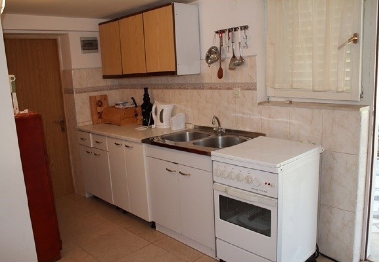 Appartement à Pirovac - Appartement dans Pirovac avec terrasse, Climatisation, WIFI, Machine à laver (4793-3)