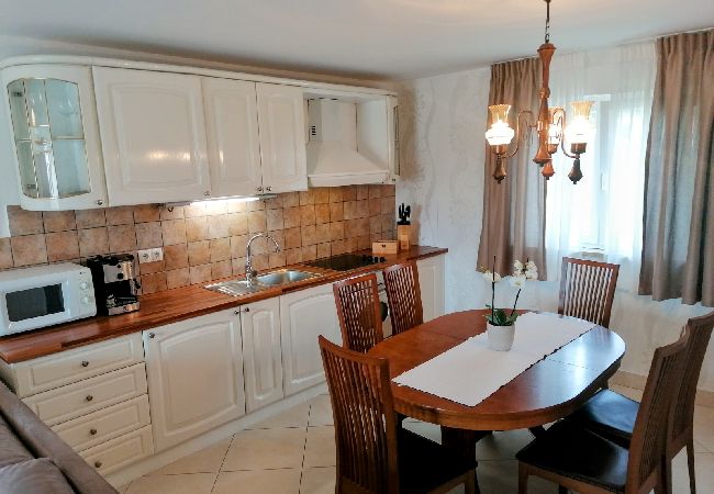 Appartement à Opatija - Appartement dans Opatija avec vue mer, Balcon, Climatisation, WIFI (4812-2) Appartement à Opatija - Appartement dans Opatija avec vue mer, Balcon, Climatisation, WIFI (4812-2)