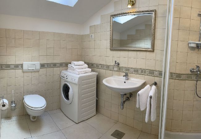 Appartement à Opatija - Appartement dans Opatija avec vue mer, Balcon, Climatisation, WIFI (4812-2) Appartement à Opatija - Appartement dans Opatija avec vue mer, Balcon, Climatisation, WIFI (4812-2)