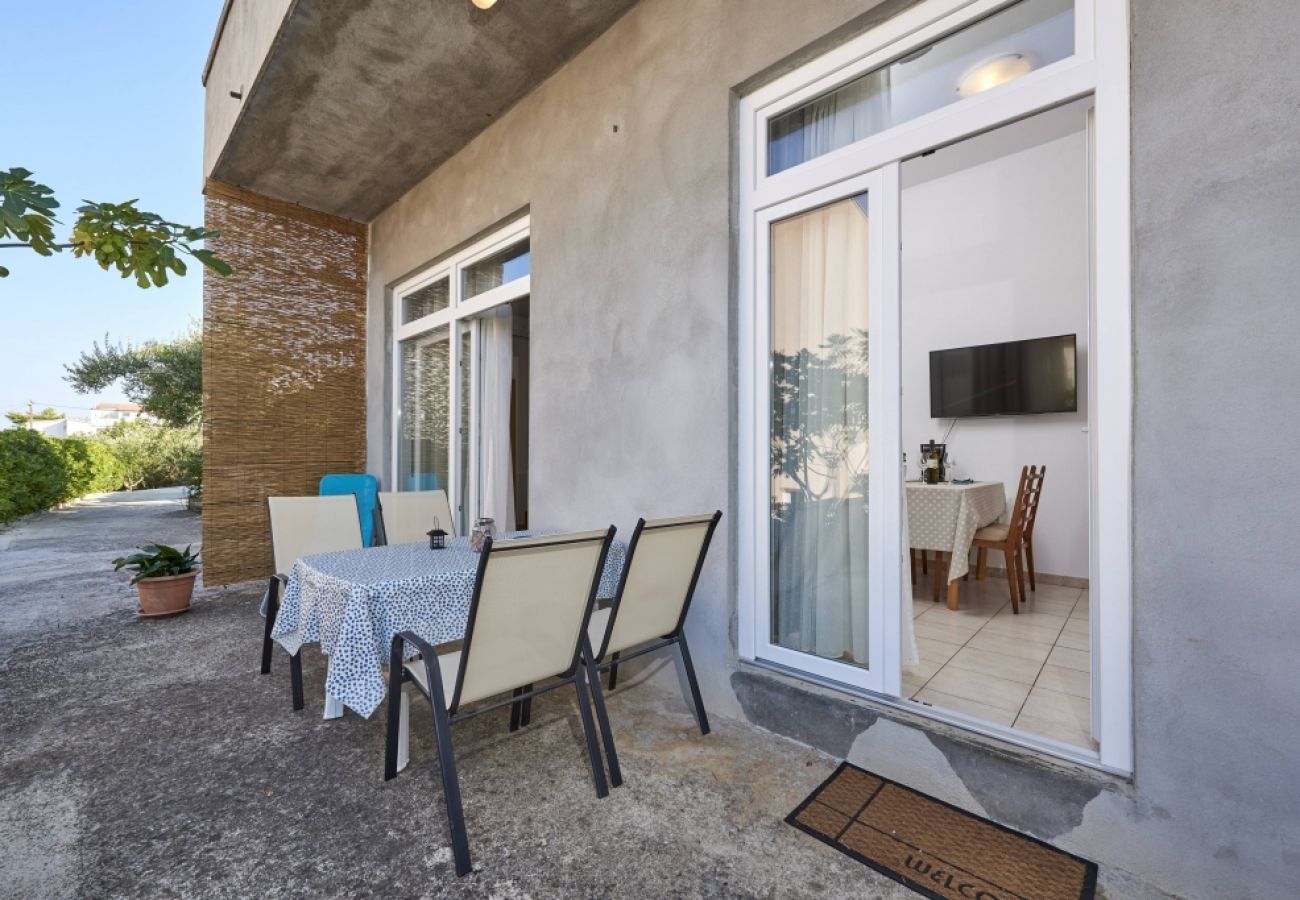 Appartement à Slatine - Appartement dans Slatine avec terrasse, Climatisation, WIFI (4789-1)