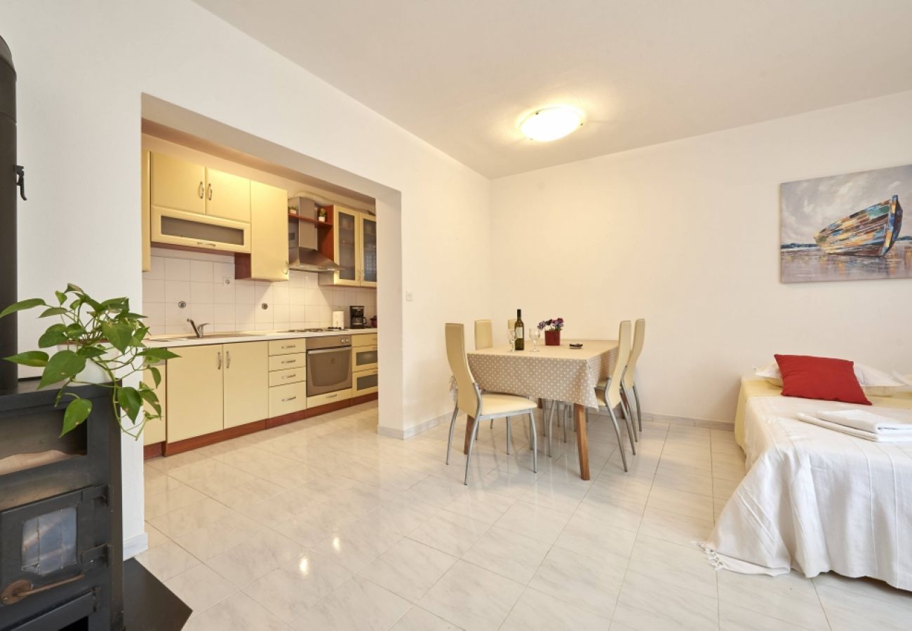 Appartement à Slatine - Appartement dans Slatine avec terrasse, Climatisation, WIFI (4789-2)