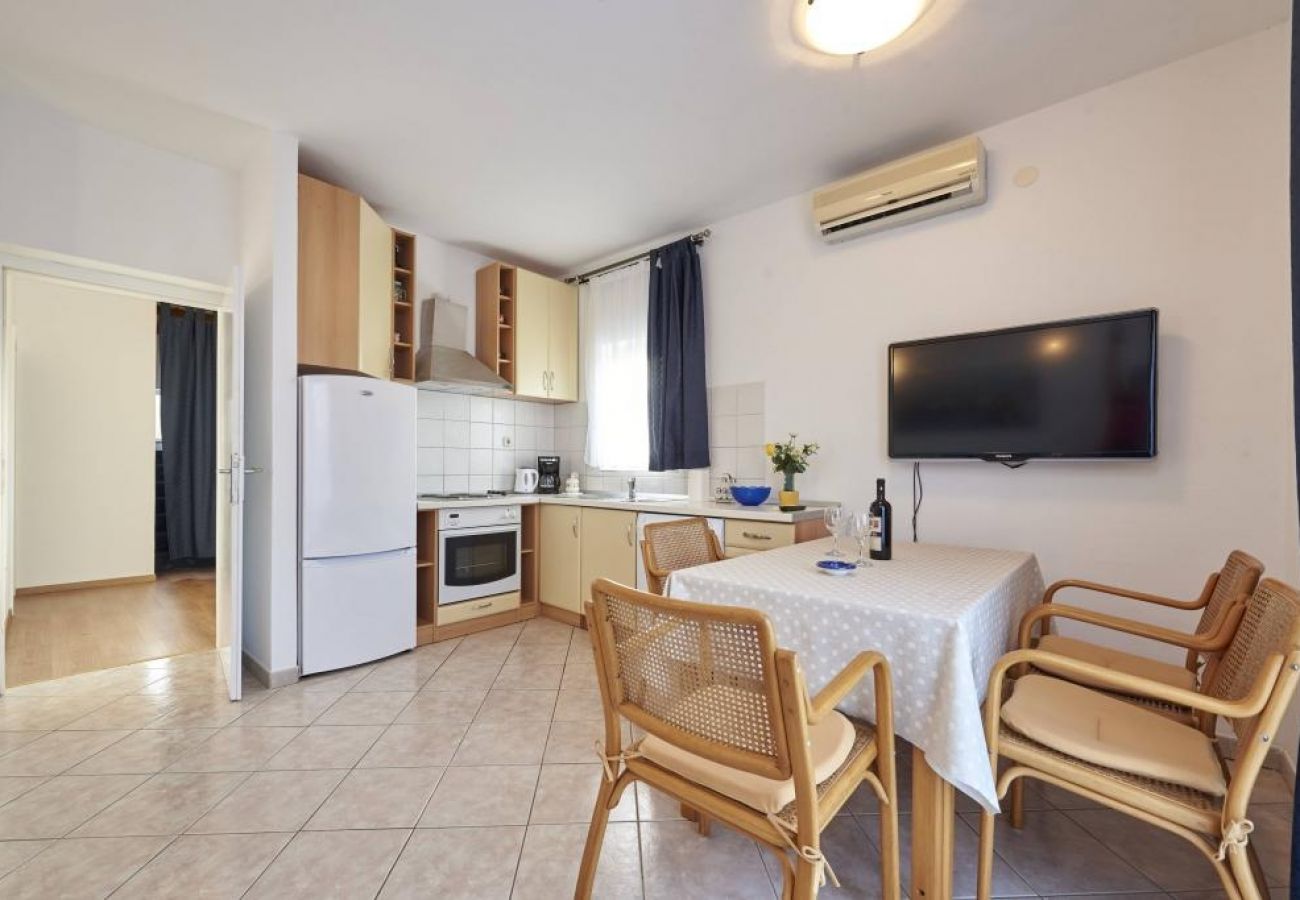 Appartement à Slatine - Appartement dans Slatine avec vue mer, terrasse, Climatisation, WIFI (4789-4)