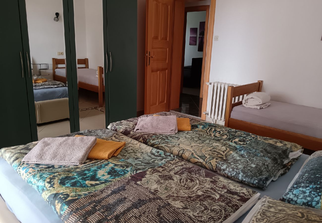 Appartement à Biograd na moru - Appartement dans Biograd na Moru avec terrasse, Climatisation, WIFI, Lave-vaisselle (4818-2)