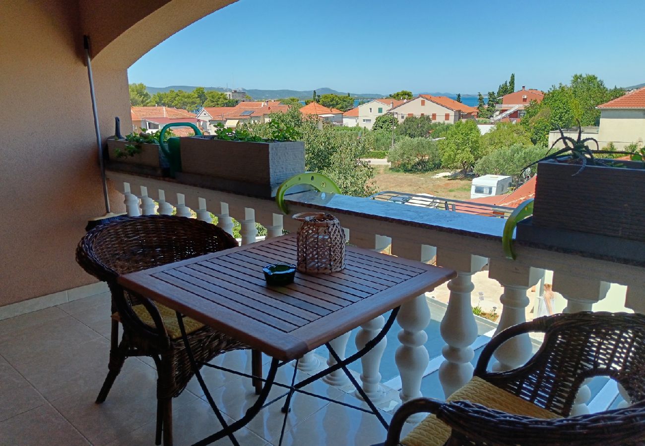 Appartement à Biograd na moru - Appartement dans Biograd na Moru avec vue mer, Balcon, Climatisation, WIFI (4818-4)