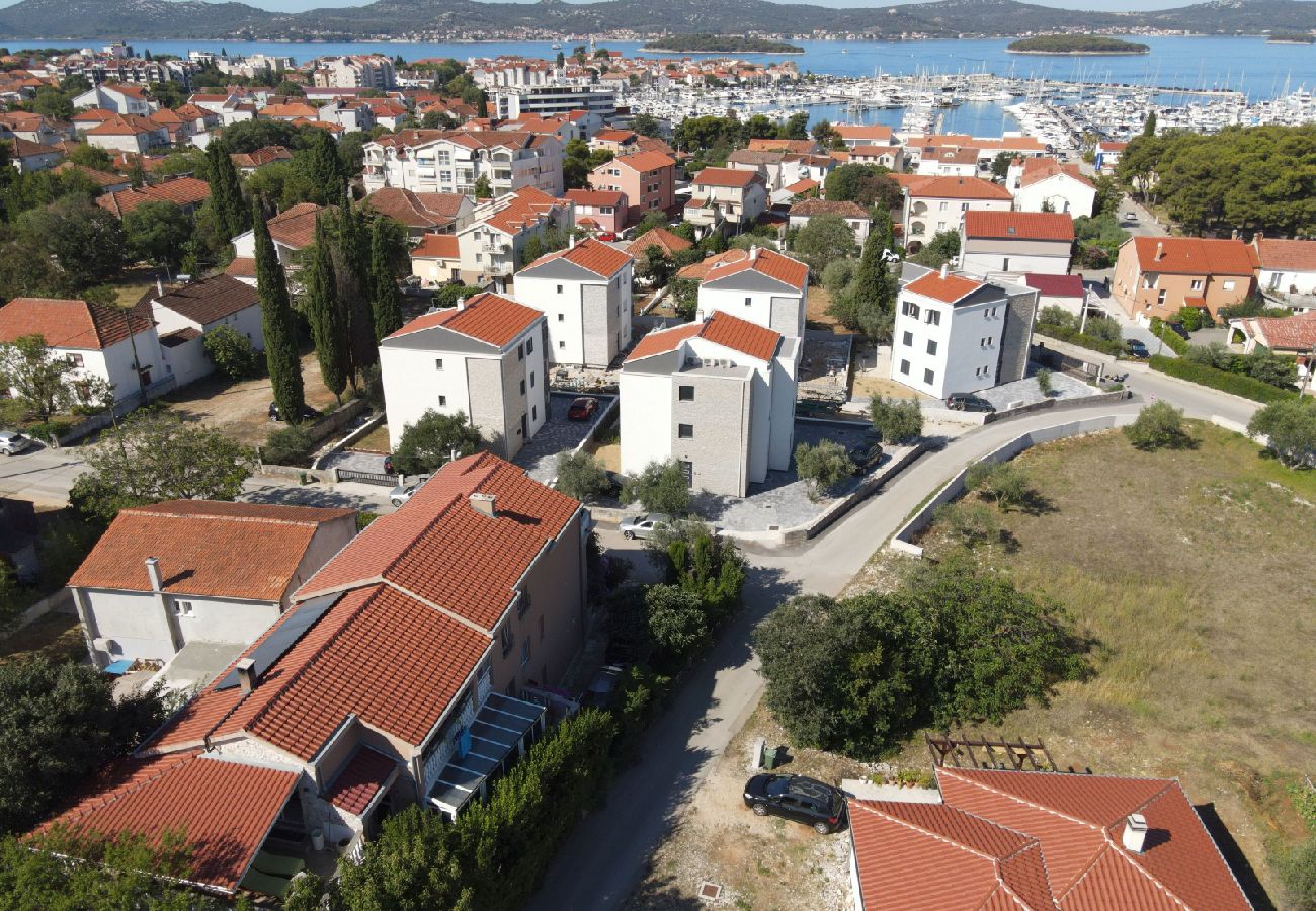 Studio à Biograd na moru - Appartement Studio dans Biograd na Moru avec vue mer, terrasse, Climatisation, WIFI (4818-5)