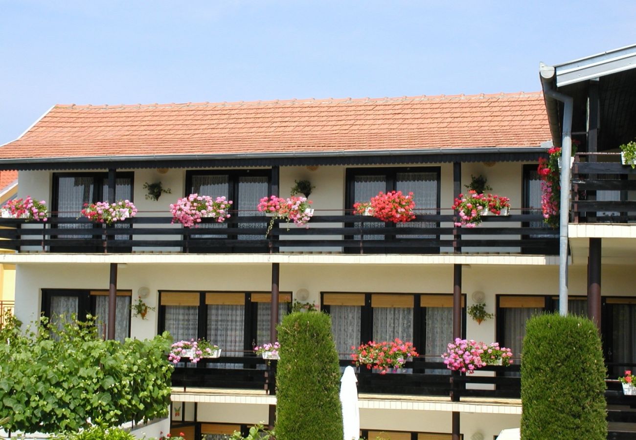 Chambres d'hôtes à Vodice - Chambre dans Vodice avec Balcon, Climatisation, WIFI (4826-1)