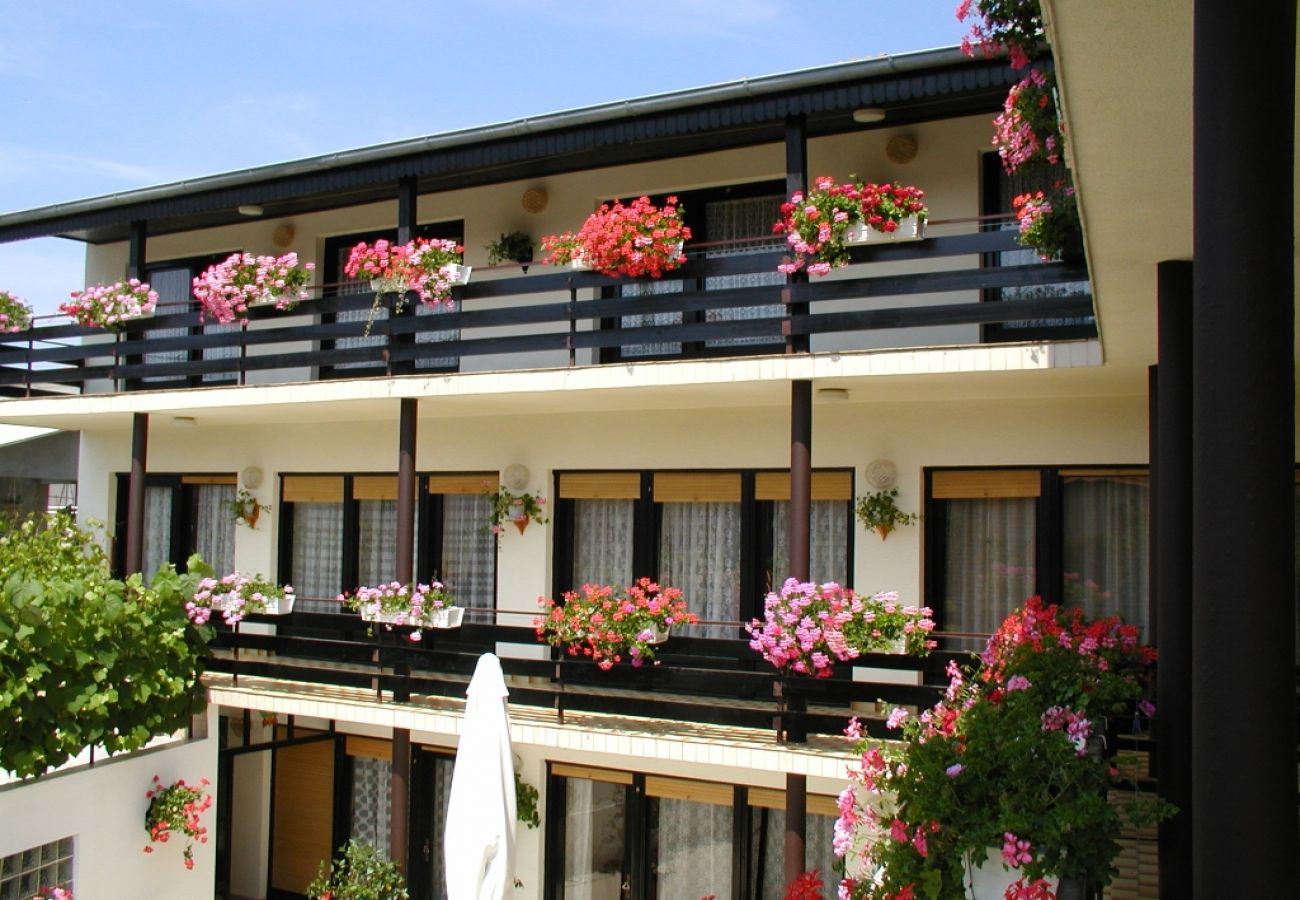 Chambres d'hôtes à Vodice - Chambre dans Vodice avec Balcon, Climatisation, WIFI (4826-1)