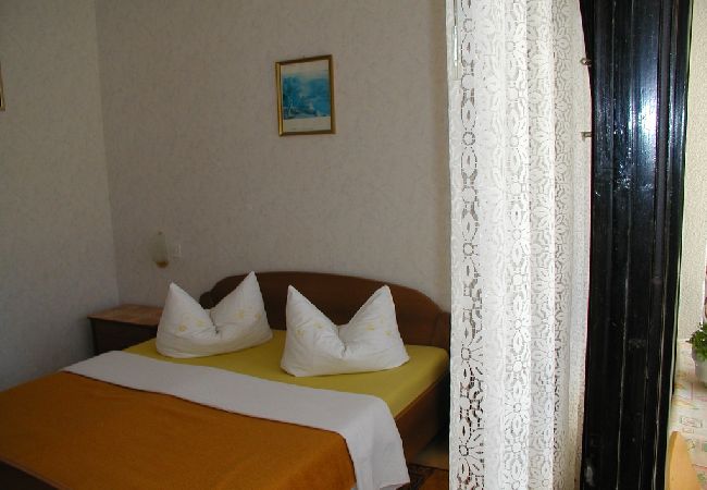 Chambres d'hôtes à Vodice - Chambre dans Vodice avec Balcon, Climatisation, WIFI (4826-4) Chambres d'hôtes à Vodice - Chambre dans Vodice avec Balcon, Climatisation, WIFI (4826-4)