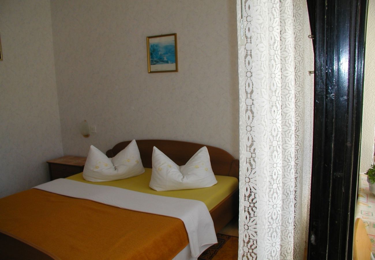 Chambres d'hôtes à Vodice - Chambre dans Vodice avec Balcon, Climatisation, WIFI (4826-4)