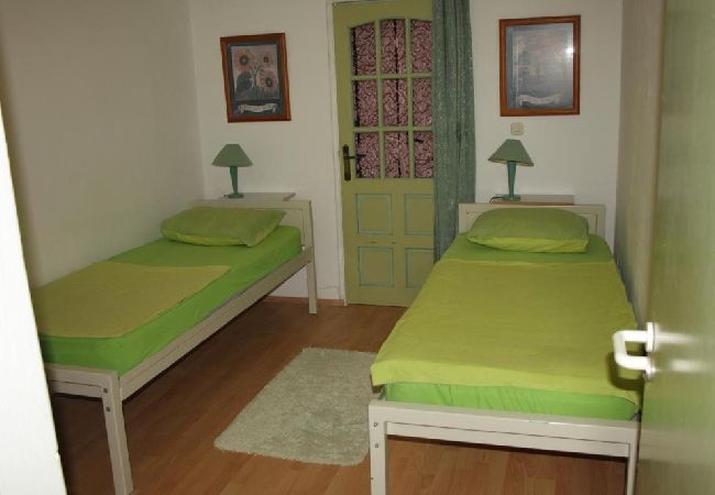 Appartement à Vrsi - Apartment in Vrsi with Balcony, Air condition, WIFI (4824-5) Appartement à Vrsi - Apartment in Vrsi with Balcony, Air condition, WIFI (4824-5)