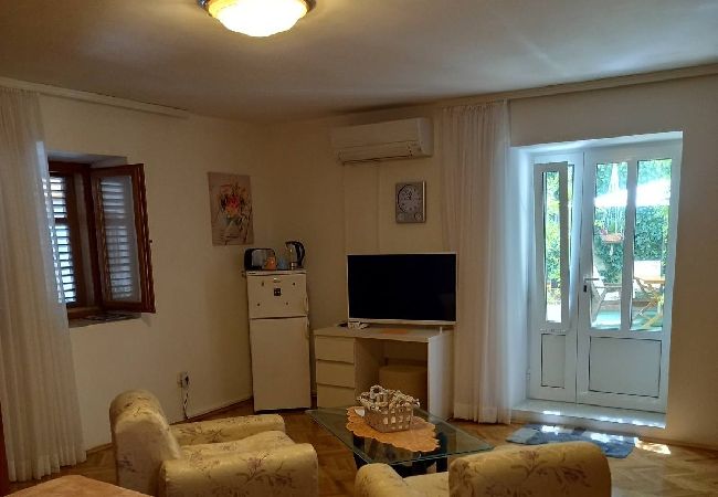 Chambres d'hôtes à Nerezine - Chambre dans Nerezine avec terrasse, WIFI (4827-5) Chambres d'hôtes à Nerezine - Chambre dans Nerezine avec terrasse, WIFI (4827-5)