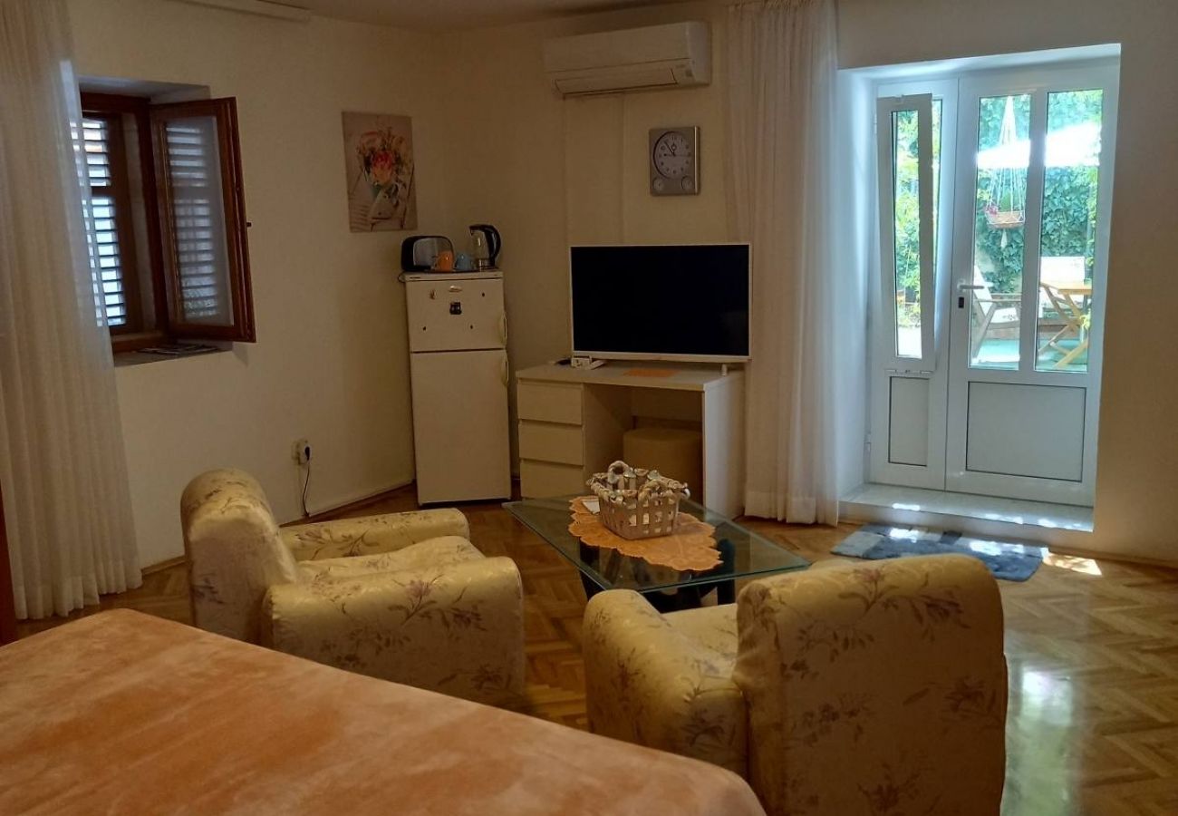 Chambres d'hôtes à Nerezine - Chambre dans Nerezine avec terrasse, WIFI (4827-5)