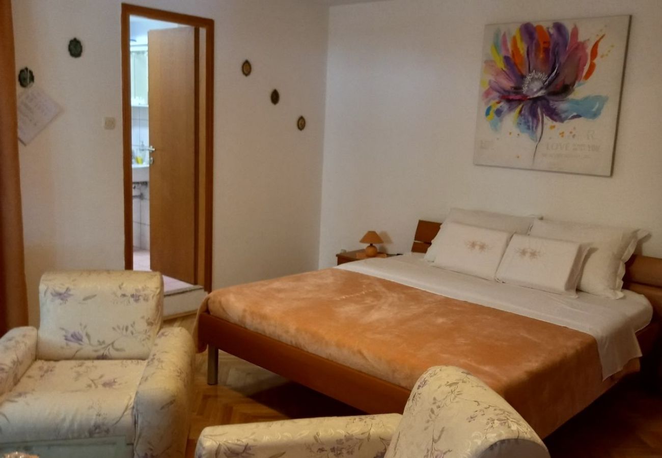 Chambres d'hôtes à Nerezine - Chambre dans Nerezine avec terrasse, WIFI (4827-5)