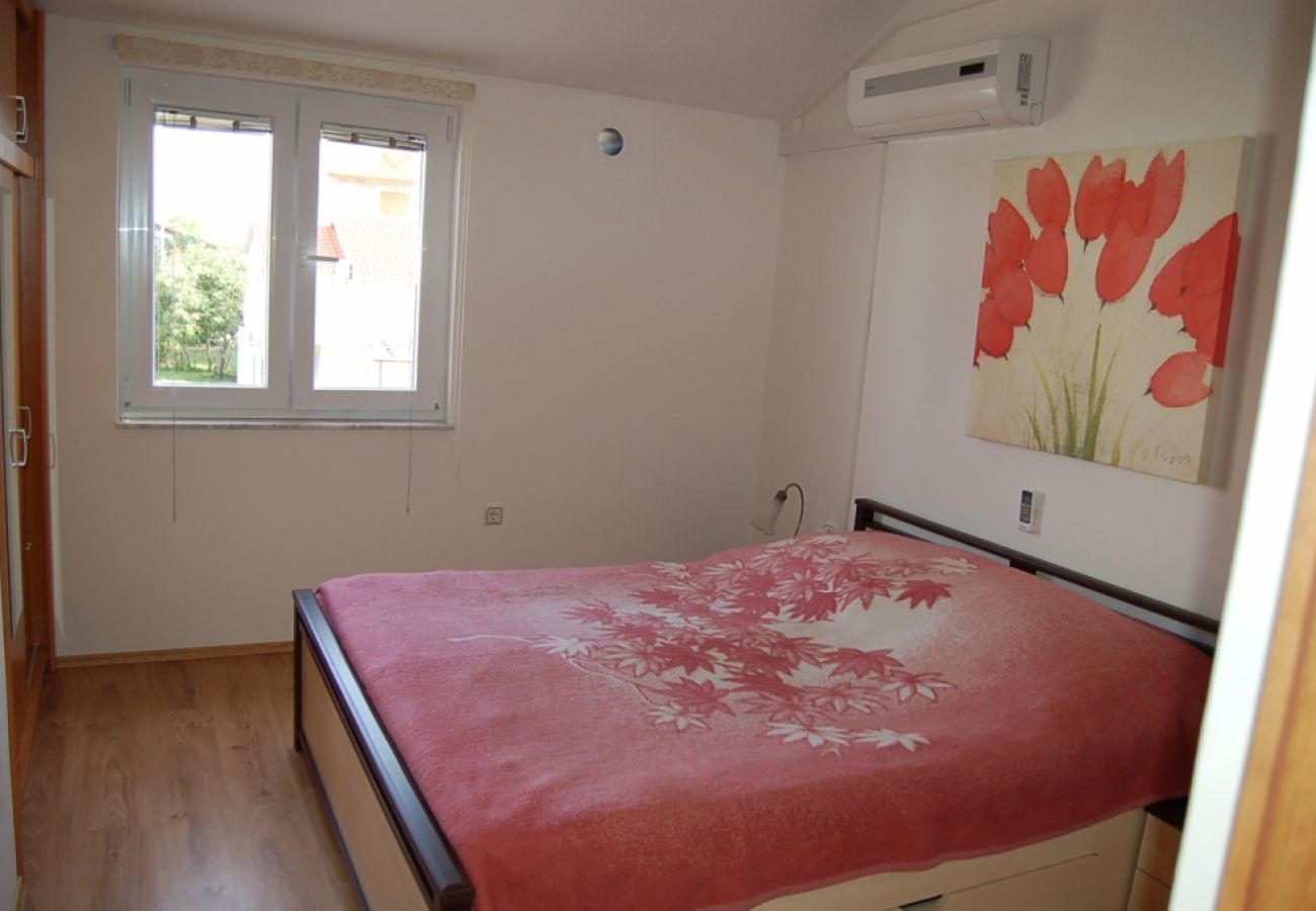 Appartement à Privlaka - Appartement dans Privlaka avec terrasse, Climatisation, WIFI, Machine à laver (4839-1)