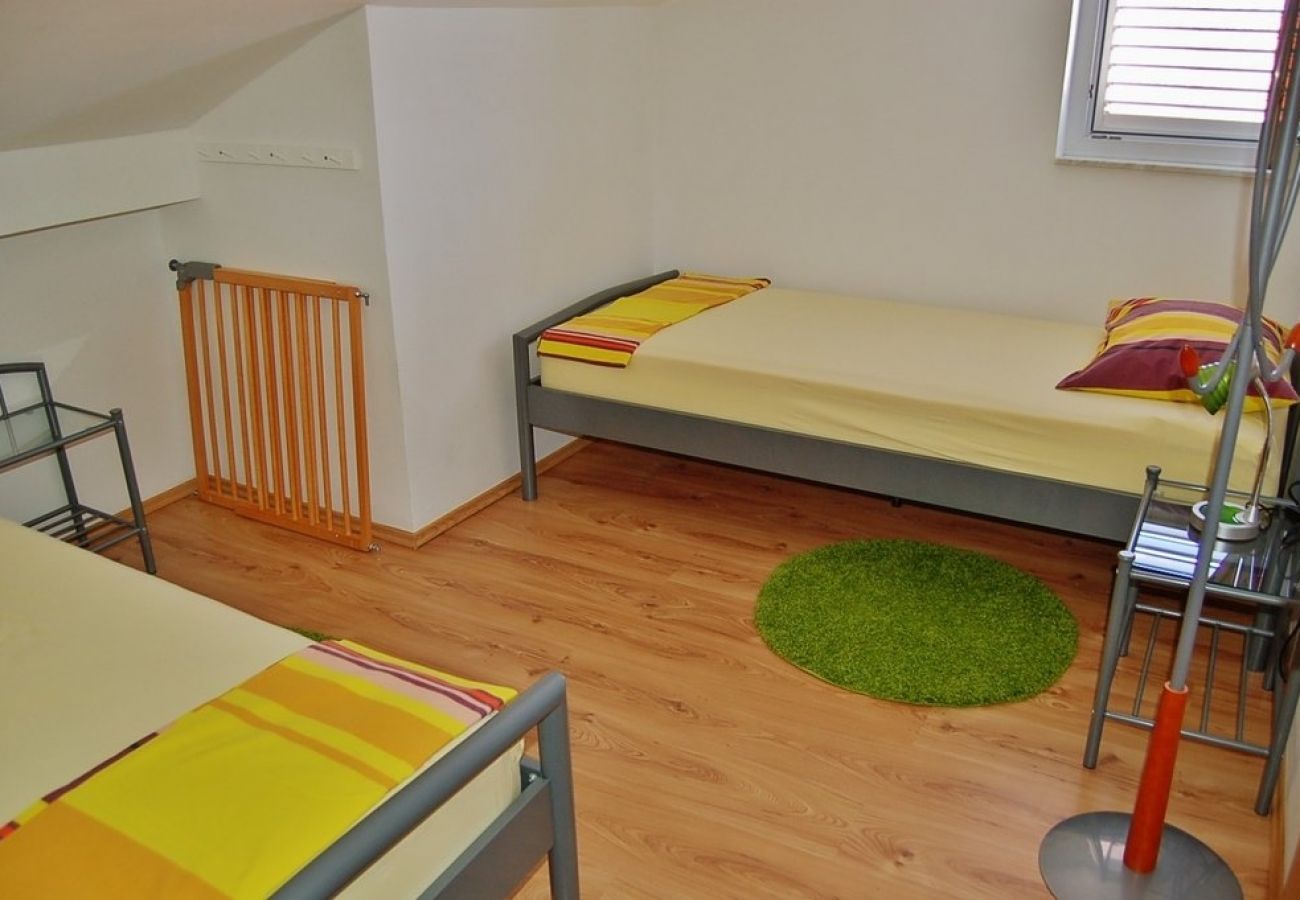 Appartement à Privlaka - Appartement dans Privlaka avec terrasse, Climatisation, WIFI, Machine à laver (4839-2)