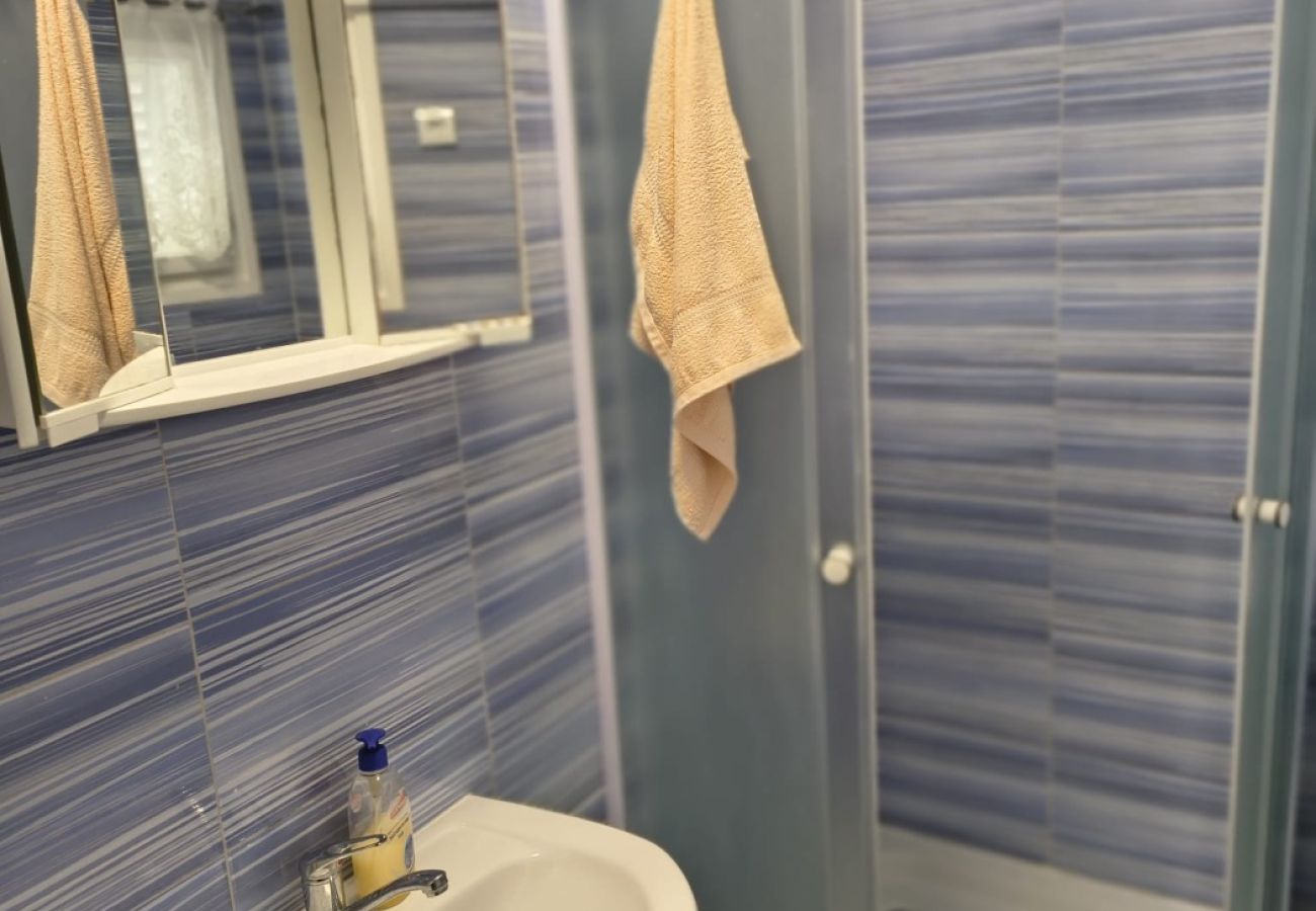 Appartement à Ždrelac - Appartement dans Ždrelac avec Balcon, Climatisation, WIFI, Machine à laver (4834-2)