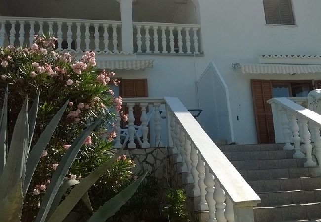 Appartement à Kustici - Appartement dans Kustici avec vue mer, terrasse, Climatisation, WIFI (4847-4) Appartement à Kustici - Appartement dans Kustici avec vue mer, terrasse, Climatisation, WIFI (4847-4)