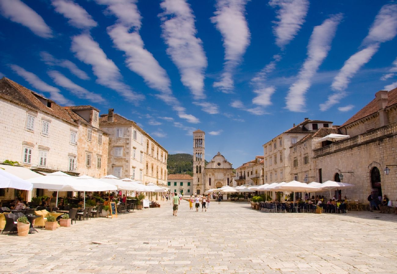 Chambres d'hôtes à Hvar - Chambre dans Hvar avec vue mer, Balcon, Climatisation, WIFI (4858-2)