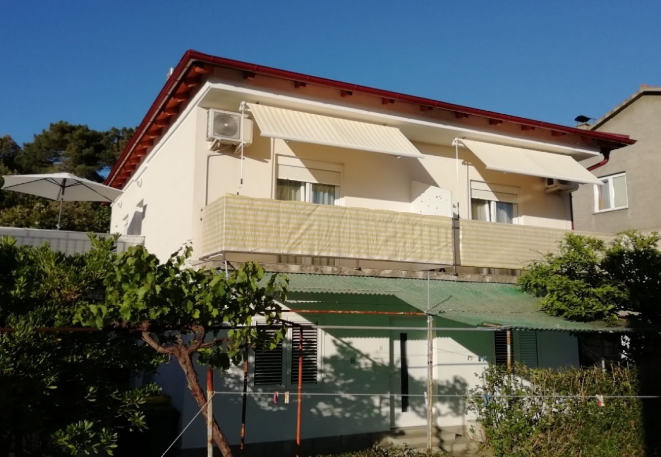 Appartement à Lopar - Appartement dans Lopar avec vue mer, terrasse, Climatisation, Machine à laver (4848-1)