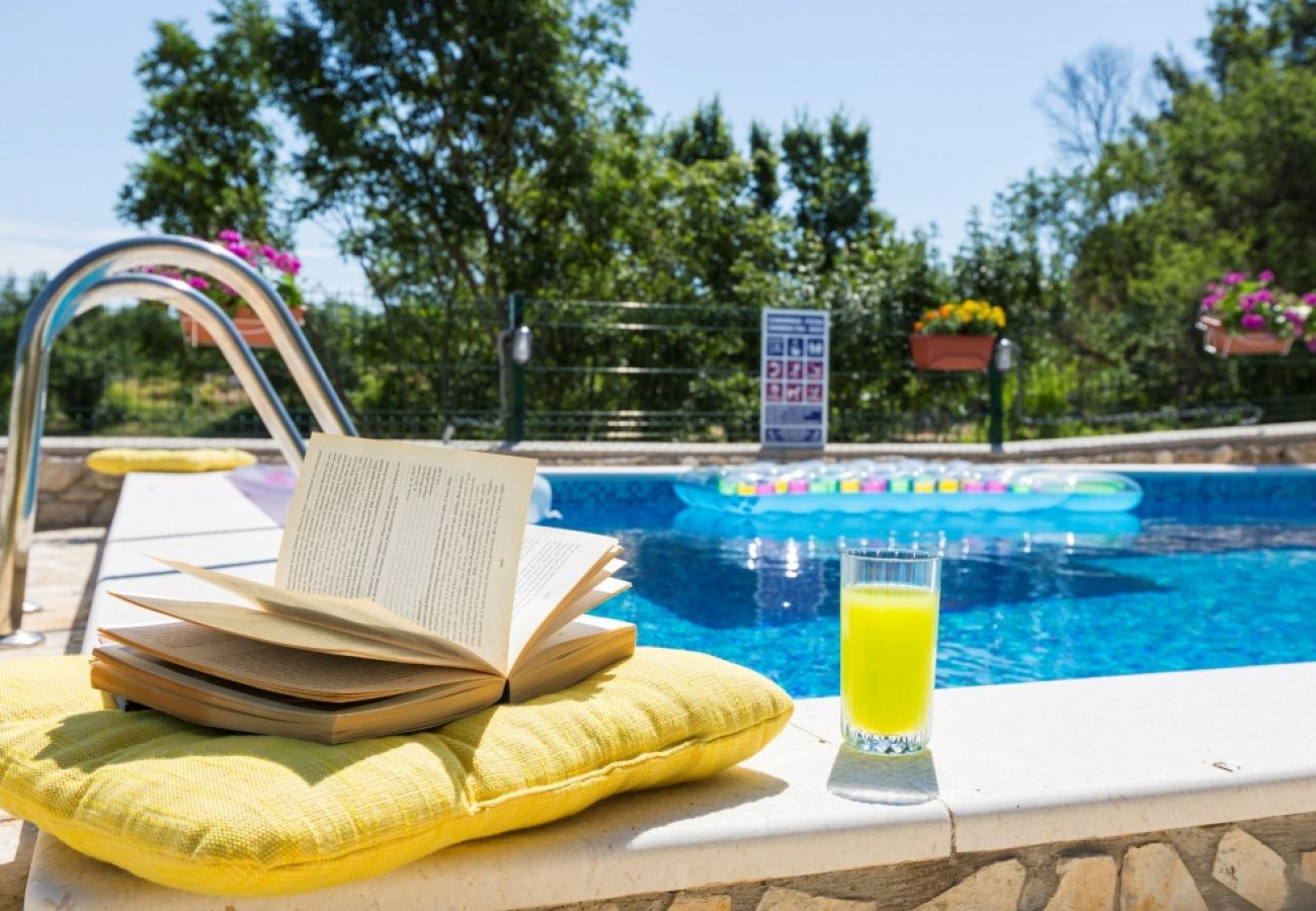 Maison à Labin - Maison de vacances dans Labin avec terrasse, Climatisation, WIFI, Machine à laver (4866-1)