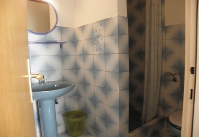 Appartement à Banjol - Appartement dans Banjol avec vue mer, terrasse, Climatisation, WIFI (4883-2) Appartement à Banjol - Appartement dans Banjol avec vue mer, terrasse, Climatisation, WIFI (4883-2)