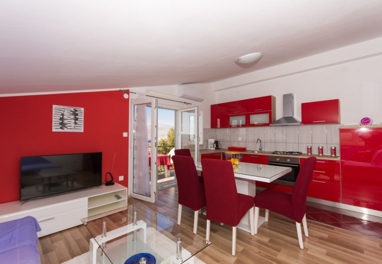 Appartement à Okrug Gornji - Appartement dans Okrug Gornji avec vue mer, Balcon, Climatisation, WIFI (4882-2)