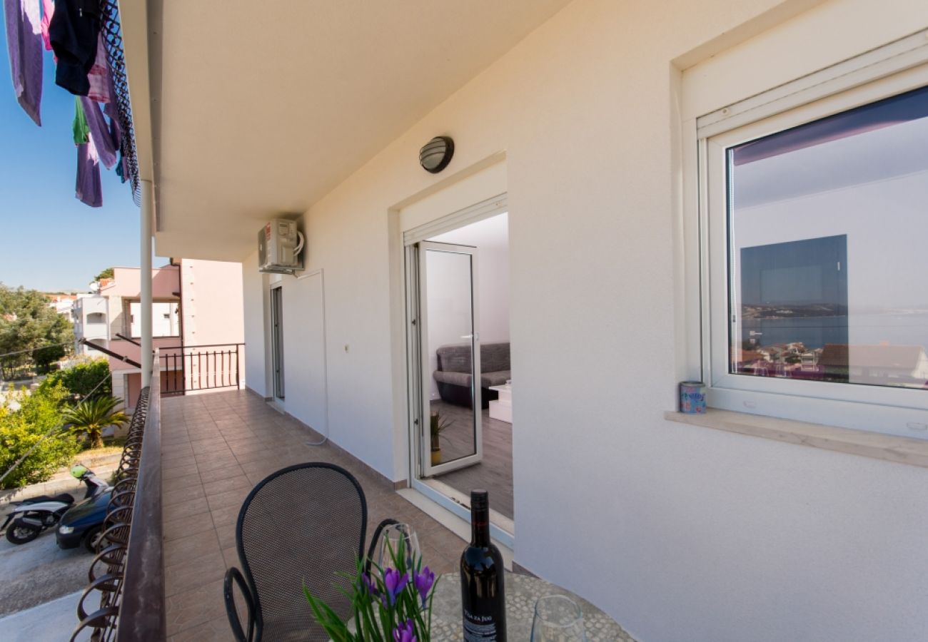 Appartement à Okrug Gornji - Appartement dans Okrug Gornji avec vue mer, terrasse, Climatisation, WIFI (4882-3)