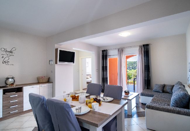 Appartement à Lopar - Appartement dans Lopar avec Balcon, Climatisation, WIFI, Machine à laver (4885-3) Appartement à Lopar - Appartement dans Lopar avec Balcon, Climatisation, WIFI, Machine à laver (4885-3)